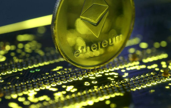 Ethereum et Solana enregistrent des gains significatifs, l'analyste passe &agrave; une position neutre sur l'ETH
