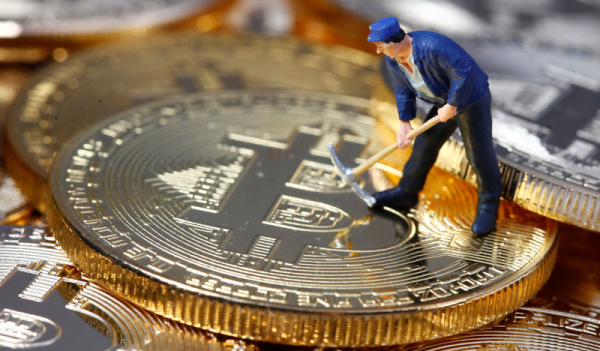 La valeur du bitcoin continue de diminuer, chutant de 4,4%. La valeur du bitcoin continue de diminuer, chutant de 4,4%.