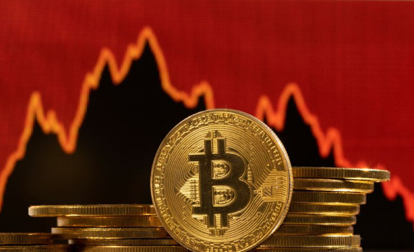 Bitcoin s'envole puis plonge de 6%, turbulences face au piratage du compte X de la SEC